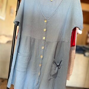 eesome Sky Blue Button-Front Cotton Gauze Tunic